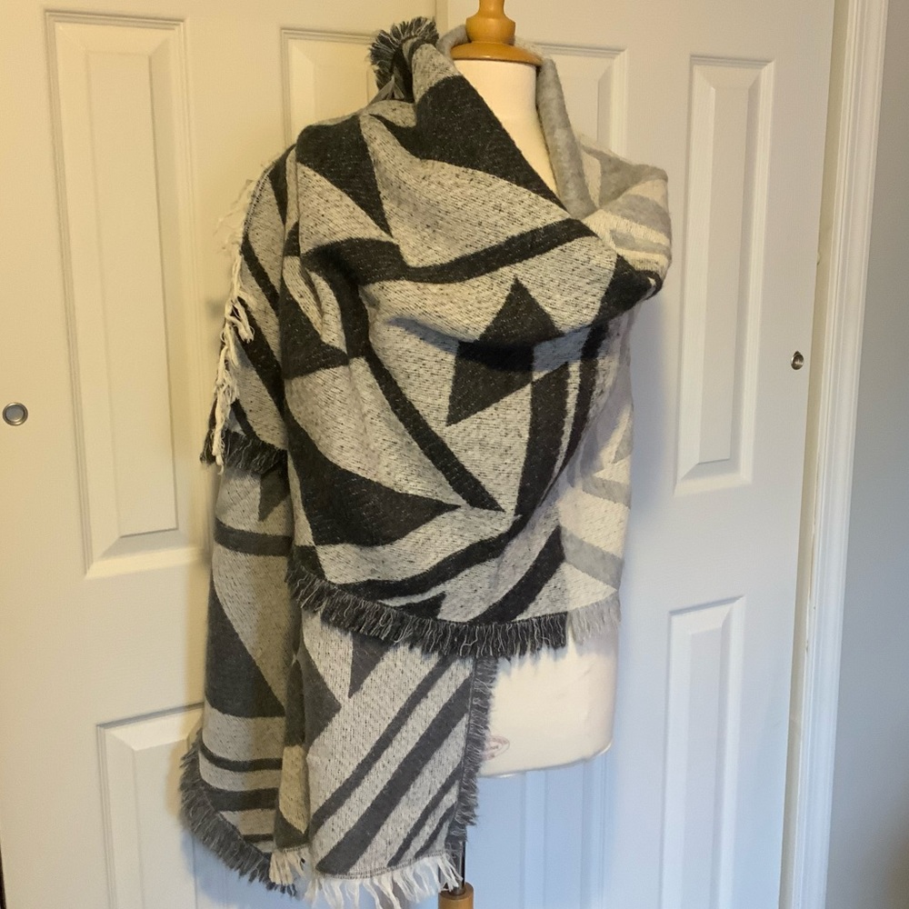 SOLD✔️Aeropostale Black & Gray Blanket  Scarf - Picture 5 of 5